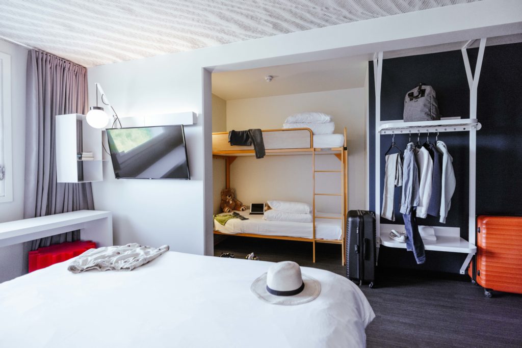 Chambre Standard avec 1 lit double et 2 lits simples - Ibis Aéroport